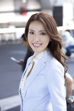 坤坤寒进桃子里